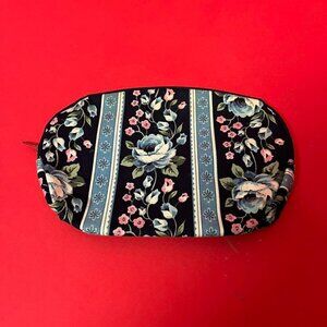 Trina / victorian floral pattern makeup  bag 💙🩷​​​